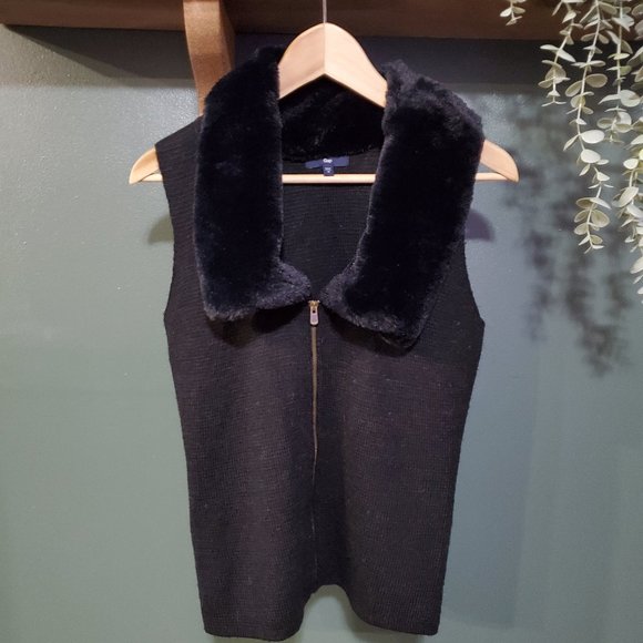 Gap | Sleeveless Faux Fur Collared Sweater-Vest - Picture 1 of 3